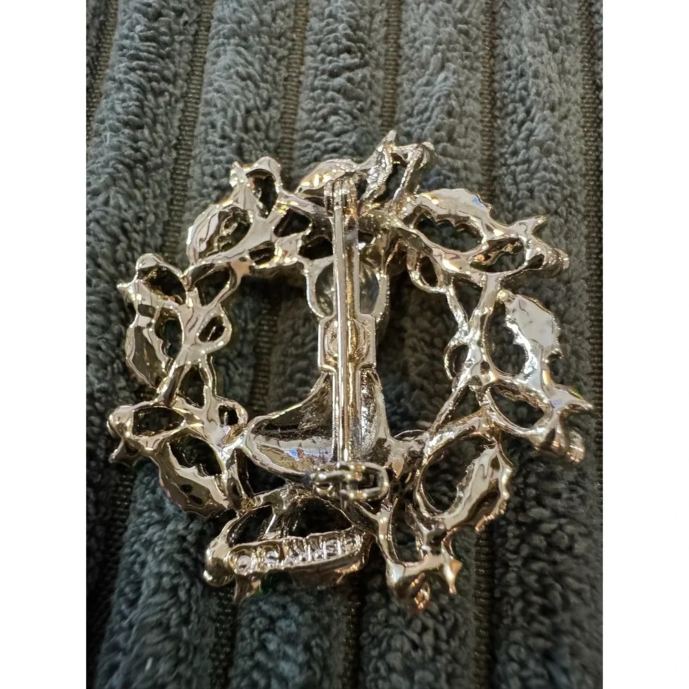 Gerry's Vintage‎ Christmas Gold Tone Reindeer Wreath Holiday Brooch